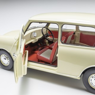 Morris Mini Minor 1967 Old English White 1:18